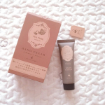 *......BIBIDAY ティータイム ハンドクリームを使ってみました✰紅茶派☕のわたし。紅茶の香りも大好きなので、ハンドクリームでブラックティーの香りが楽&hellip;のInstagram画像
