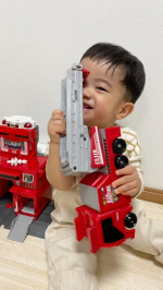 今日も楽しく消防車🚒で遊んでます❤️この笑顔を引き出せるおもちゃって素晴らしい😌💗#トイザらス #toysrus #誕生日プレゼント #クリスマスプレゼント #おうち時間 #子供の&hellip;のInstagram画像