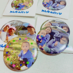 素敵なご縁がありましてみんなのバッジをお試しさせて頂きました🌼めちゃ可愛いー😍届いて即開封しましたっ🤣こちらは専用のアプリで作成するのですが、気に入った写真や画像を選ぶだけではなく、バ&hellip;のInstagram画像