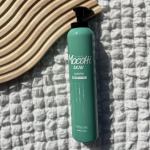 ⸝⸝⸝⋆モッチスキン吸着スパークリングシャンプー使ってみました😊高濃度炭酸&times;クレイ（海シルト）で頭皮も毛穴もスッキリ ダメージ補修処方でしっとりツヤ髪へ導いてくれます🎶 &hellip;のInstagram画像