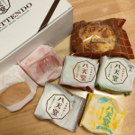 八天堂 くりーむパン ⁡⁡広島メロンパンよくショッピングモールなどの催事でも出店していていつも気になっていました♡くりーむパンの味はカスタード、抹茶、小倉、プリン、桃、&hellip;のInstagram画像