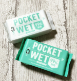 めちゃくちゃコンパクトなポケットウェットティッシュ。アルコールタイプです。99u0025除菌！！パッケージがとても可愛い😍💕長い辺がたった９センチくらいしかないくらいすごくコンパクトだから、持&hellip;のInstagram画像