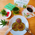🌿朝ごはん🌿おはようございます🌿今日のパンケーキは、全粒粉小麦粉と「糖と脂肪を抑える青汁」を使って作りました！年齢とともに、LDLコレステロール、血中中性脂肪の数値か気になりはじめました💦&hellip;のInstagram画像