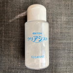 井藤漢方製薬様の足もと消臭パウダー、クリアシストを使ってみました♪我が家の大学生のスニーカーに振りかけます！白色のさらさらしたパウダーは、抗菌 &middot; 消臭 &middot; 除菌 99.9％靴を傾けて均等にパ&hellip;のInstagram画像