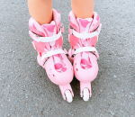 ツイスタスケート ピンクL（17.5～21.5cm）ちょっとずつ滑れるようになってきた😂練習するうちに自信を持てるように設計されているから、娘も楽しくスケートライフ❤️🙆&zwj;♀️&hellip;のInstagram画像