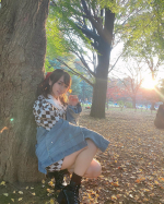 もう秋だね🍁・・この間代々木公園の紅葉を見に行ってきたよ〜🥰🍁大好きな金木犀の香りの香水シュッてしてから行くといい匂いだねって褒められるし自分の気分も上&hellip;のInstagram画像