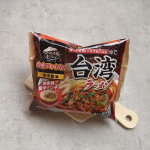 ・#PRなべやき屋キンレイお水のいらない台湾ラーメンスープ、麺、具が一つになった台湾ラーメン。お鍋に入れて温めるだけで簡単に作れちゃう。私はネギとメンマをトッピングしてみたよ。&hellip;のInstagram画像