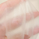 レブロンスペシャルメイクアップベースマイク特別な日に集中するケアシートが薄いので肌に密着する上に美容液1本相当(28ml)入っているので、いつもカサカサの乾燥肌が潤っているよう&hellip;のInstagram画像