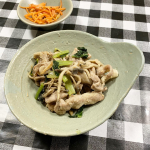 麦みそお試し中〜！・お味噌汁も美味しいけど、豚肉の麦みそ漬けが美味しかった〜！・お肉もしっとり香りも良くご飯が進んじゃう！！さて、午後は窯出しでーす！陶器市までにまだまだ焼&hellip;のInstagram画像