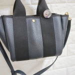 #みんなのバッジ で注文した愛犬のバッチ✨⁡⁡⁡バッグに付けてるよ😊❤⁡⁡⁡⁡他にも三枚目の写真では⁡⁡七五三で撮影した写真をマグネットにしたので⁡⁡これから郵送する予定！⁡⁡&hellip;のInstagram画像