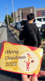 .サンタポストに、お手紙を出しにトイザらスへ行ってきたよ🎅📮💖欲しいものは、▶︎ピアノのおもちゃ▶︎沢山のおやつ着いた瞬間、目先にあったTV？動画？に夢中な娘👶&hellip;のInstagram画像