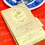 .＊スワイプで動画あり少し前に友達の誕生日にプレゼントした「BIBIDAY・Teatime ブラックティーの香り」。これと同じシリーズの「ホワイトティーの香り」を私は使ってるんですけど、これ、&hellip;のInstagram画像
