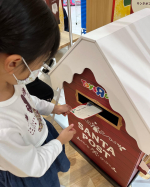 サンタさんへのお手紙③お店でも書いて実際に投函📮文字の書き順など聞かれることもなく、ささっと書いてあっさり投函。こんだけ何度も書けば、サンタさんに思いは通じるでしょう✨次はサン&hellip;のInstagram画像