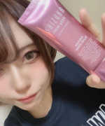 『シズカホワイトバーム』.以前から愛用中🥺💕W洗顔不要クレンジングで、いよいよ冬本番の乾燥肌にも強くメイクが落ちた後もしっとりふわふわ〜☁️♡バームだから肌への摩擦も少なくて嬉しい♪&hellip;のInstagram画像