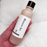 『オーガニックモイストローション』お試ししました^ ^開封第一声「うわぁ〜🧡」磨りガラスボトルが素敵すぎて嬉しくなっちゃいました^ ^最近プラボトルのばかり使ってたから見た目から入るのも大&hellip;のInstagram画像