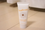 BIBIDAYのEuphoria kinmokusei ハンドクリームを使用してみました😄🖐お色は白く出るタイプで、すぅーっとよく伸びる！それでいて全くベタつかない！チューブから出したときよりも、塗っ&hellip;のInstagram画像