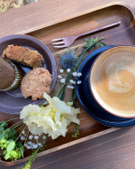 カフェに行くと、つい甘いものセットで頼みがち🫣週末のご褒美タイム〜ケール・人参葉・ごぼうの種類のカプセルを今回いただきました。(2.3枚目)私のように、スイーツを食べる機会が多い人にオスス&hellip;のInstagram画像