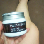 南フランスから香りを届けてくれるプロバンシア ボディクリーム❗️本当香りが良すぎて。強くないけどキチンと残る香りです。最高！！手に取ると重さがあるこっくり系ですが、肌につけるとめちゃくちゃ&hellip;のInstagram画像