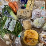 らでぃっしゅぼーやの『ふぞろいRadhishおためしセット』ふぞろいとは思えない立派なお野菜がたくさん入ってました！生で食べられるベビーリーフのような春菊、白ナス、赤土で育てたカボ&hellip;のInstagram画像