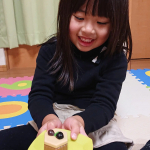 可愛い🧁おもちゃ大好き💕トイザらスへ行ったらクリスマス用？にマイストーリーのおもちゃいっぱい並んでて‼️ティーセットみてわたし持ってる～&hearts;️って嬉しそうだった✨ワゴン付きのタイプだけじ&hellip;のInstagram画像