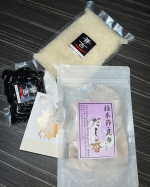 ＼嬉しい🎄プレゼント／先日u0040kanekichionline さんよりクリスマスプレゼントが届きました👏🏻精米と黒豆、出汁パックの3点セットです！黒豆は年始に大活躍するかと思うので&hellip;のInstagram画像