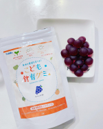 先日届きました、@sukusukunoppokun さんのこども食育グミ！ぶどう味なので🍇喜んで食べてました！カルシウム、ビタミンDなど成長に必要な栄養素が手軽に摂れるのは&hellip;のInstagram画像