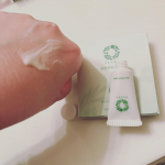 岡田美容クリーム　⁡岡田美容クリーム (ミニ8ｇ)をお試しで使っています。⁡合成界面活性剤無添加で、植物由来１００%なので赤ちゃんにも使えるそうです。⁡塗ってすぐは少しべたつき&hellip;のInstagram画像