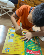 今日ゎまず欲しい物をリストアップ♪真剣に選ばれてますww勉強もこのくらい頑張ってくれれば&hellip;😂😂😂#トイザらス #toysrus #トイザらクリスマス #クリスマスプレゼント #サンタポ&hellip;のInstagram画像