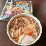 なべやき屋キンレイ『お水がいらない 牛すき焼うどん』.つゆ、麺、具が一つになった牛すき焼うどん。お鍋に入れて温めるだけでお召し上がりいただけます。＜つゆ＞昆布だしをきかせたまろやかなつゆです&hellip;のInstagram画像