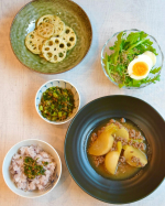 らでぃっしゅぼーやのふぞろいRadishセットを使って🌸＊カブのそぼろ煮＊れんこんの海苔塩バター焼＊カブの葉っぱとちりめん炒め＊春菊サラダふぞろいRadishの&hellip;のInstagram画像