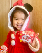 ⁡今年のジジババへのクリスマスプレゼントは&hellip;👴💓👵⁡╲娘の写真入りスマイルビスコ&middot;͜&middot;♡╱⁡⁡スマイルビスコのサイトで簡単に作れたよ☺︎⁡①好きな写真を選んで&hellip;のInstagram画像