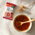 .本格スペインレストランの味をおうちでガスパチョ。.スペインでは定番のスープなんだとか。.フリーズドライで冷水で溶かすだけ。.冬はお湯でHOTで。.多分はじめて&hellip;のInstagram画像