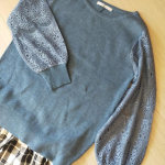 【ふんわりモチモチ素材】レース袖ニットをモニターさせていただきました優しいお色に　ふんわりしたレースのお袖がかわいいです。ボトムもなんでもあっちゃいます。　スカートにも　パンツ&hellip;のInstagram画像