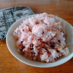 いつものお米に混ぜて炊くだけで簡単雑穀ごはんビタミン・ミネラル、食物繊維がたっぷり採れます雑穀ごはんって美味しくないのかな？というイメージだったのですがもちもちツヤツヤでいつもの白米よ&hellip;のInstagram画像