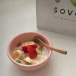 .大豆と野菜のシリアル。.大豆フレーク2種と野菜キューブ4色のサクサクのクリスピー食感でそのまま食べたりミルクをかけたりアレンジし放題。.植物性タンパク質と食物繊維も入ってるし砂糖&hellip;のInstagram画像