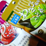 2022年最後のお届けものは玉露園のこんぶ茶です❤山葵風味もでパッケージもリニューアルされ勢いを感じますね。来年も宜しくお願いします！#玉露園 #梅たっぷりうめこんぶ茶 #わさび風味こ&hellip;のInstagram画像