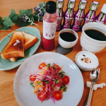 🌿ビーツで朝ごはん🌿奇跡の野菜ビーツのドリンクを朝一飲んでみました😊飲むスーパーフードと評判の『ビーツ』を丸ごと使ったドリンクは、野菜ジュースのように飲みやすくて、家族もお気に入りです！！&hellip;のInstagram画像