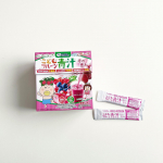 .クリスマス、年末年始と食生活が乱れがちだから家族で青汁生活はじめてみたよ🥛ˊ˗子どもたちは朝食の飲み物として大人はヨーグルトに混ぜてデザートとして青汁を取り入れてるよ◎&hellip;のInstagram画像