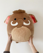 ⁡⁡⁡もちふわのスクイッシュマロ💕マンモス？かな？😂はづきが特にお気に入り🥹大人が持ってもこんなに大きいよ😍❤️何が届くかはお楽しみ🥰❤️⁡⁡⁡⁡#トイ&hellip;のInstagram画像