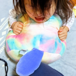 ふわふわもちもち😁　大声で私とふざけてるところをパシャリ🤭娘はボールみたいといって投げてくるのですが、もちもちしてるのでもちろん当たっても痛くありません😁むしろ、もちもちしていて手&hellip;のInstagram画像