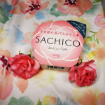 .「株式会社 ペリカン石鹸」さんの、ボディ用石けん「SACHICO（サチコ）」です。.特徴的な形はバラの花をイメージしているのかな？私が大好きなピンク色。そしてローズの香り。.&hellip;のInstagram画像