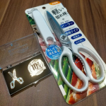 フィットカットカーブ 多機能料理はさみハサミ1本に多彩な機能をプラスキャンプでもいえでも料理はかどる♡♡ハサミはもちろんピーラー、補助ナイフ、栓抜き、蓋回し、多彩な機能が付いてハサミが分解で&hellip;のInstagram画像