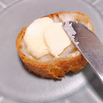 豆乳ソフトが想像以上に美味しかった！豆乳で作られてるから乳アレルギーの人でも食べられるし、コレステロールは一般的なバターと比べて95％オフ。柔らかくてパンに塗ったりお菓子作りや料理にも使いやす&hellip;のInstagram画像