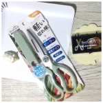 プラス フィットカットカーブ✄ お試しさせていただきました。調理用の多機能ハサミです。1本で☑はさみ☑ピーラー☑補助ナイフ☑栓抜き☑ふた回しが可能です。簡単に分解出来るので洗い&hellip;のInstagram画像
