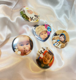 ・『みんなのバッチ』というアプリで缶バッジとマグネット作ってみたよ💓💓お気に入りの写真を缶バッチにしてみました👶🏻❤️可愛い〜🥹マザーズバックやオムツケースに付けてみました👼🏻&hellip;のInstagram画像