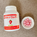 .【カルシウムグミV+】子どもたちの健やかな成長に欠かせないカルシウムをはじめ、ビタミンD、マグネシウム、亜鉛などをバランス良く配合したグミタイプの栄養機能食品‼︎いちご味で子供達も&hellip;のInstagram画像