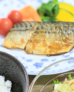 息子と2人でランチ🥰　　娘が土曜授業だったから、息子と2人でランチ💕（夫はキャンプ中で不在）　メニューは、さばのみぞれ煮とさっぱり豆腐🌈　鯖が大好きな息&hellip;のInstagram画像