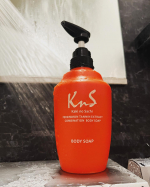 .柿のさち KnS 薬用柿渋ボディソープを紹介させてください！書きたいことはたくさんあるのですが、まとめるのが下手なので箇条書きにします●朝起きた時の体臭が気にならなくなった冬は布団をたく&hellip;のInstagram画像