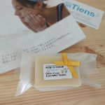 アンティアンさんのクイーンオブソープ　ラベンダーハニーです。ラベンダーのすごく良い香りがするので、ルームフレグランスとしても使えそうです。石鹸を触ってみたら、とてもやわらかかったので、カッター&hellip;のInstagram画像