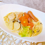 大好きなSUNAOシリーズのパスタで、ミルクカレーのスープパスタを作りました。食感はまさに小麦粉のパスタと同じくツルツル。そして噛むともっちりしてます。平麺だから、ソースによく絡みやす&hellip;のInstagram画像